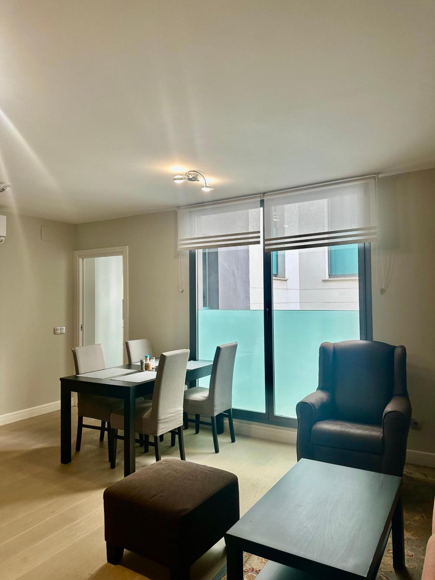 Ranee - 2 Bed 2 Bath In Centre