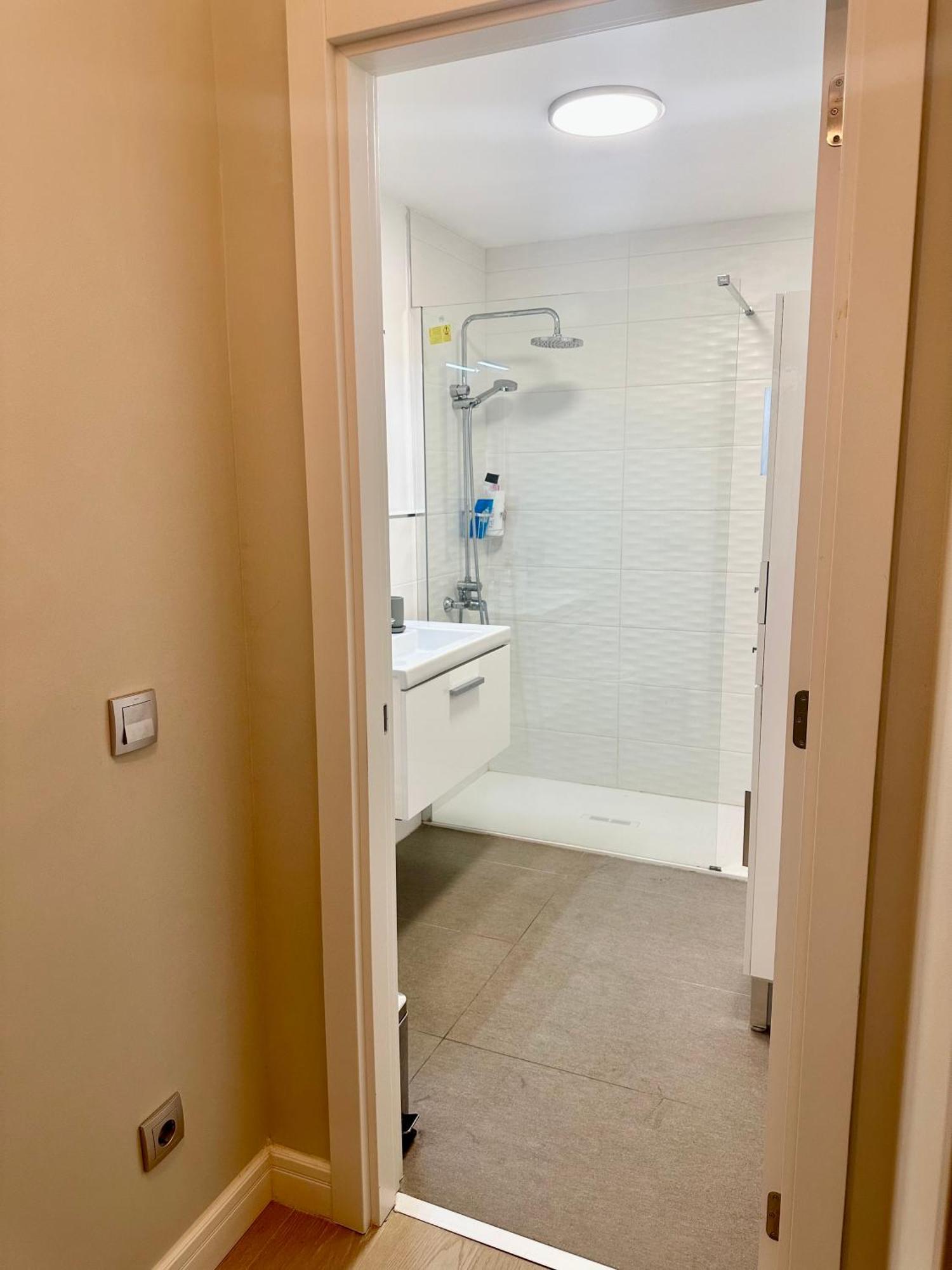 Ranee - 2 Bed 2 Bath In Centre